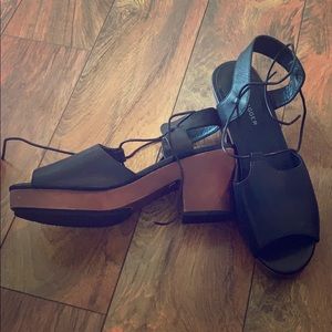 Kelsi Dagger block heels